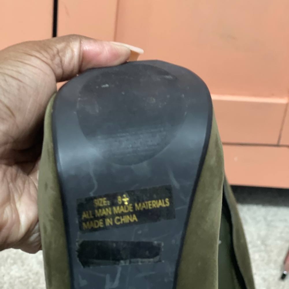 Olive green 8.5 peep toe heels. Only worn once.
